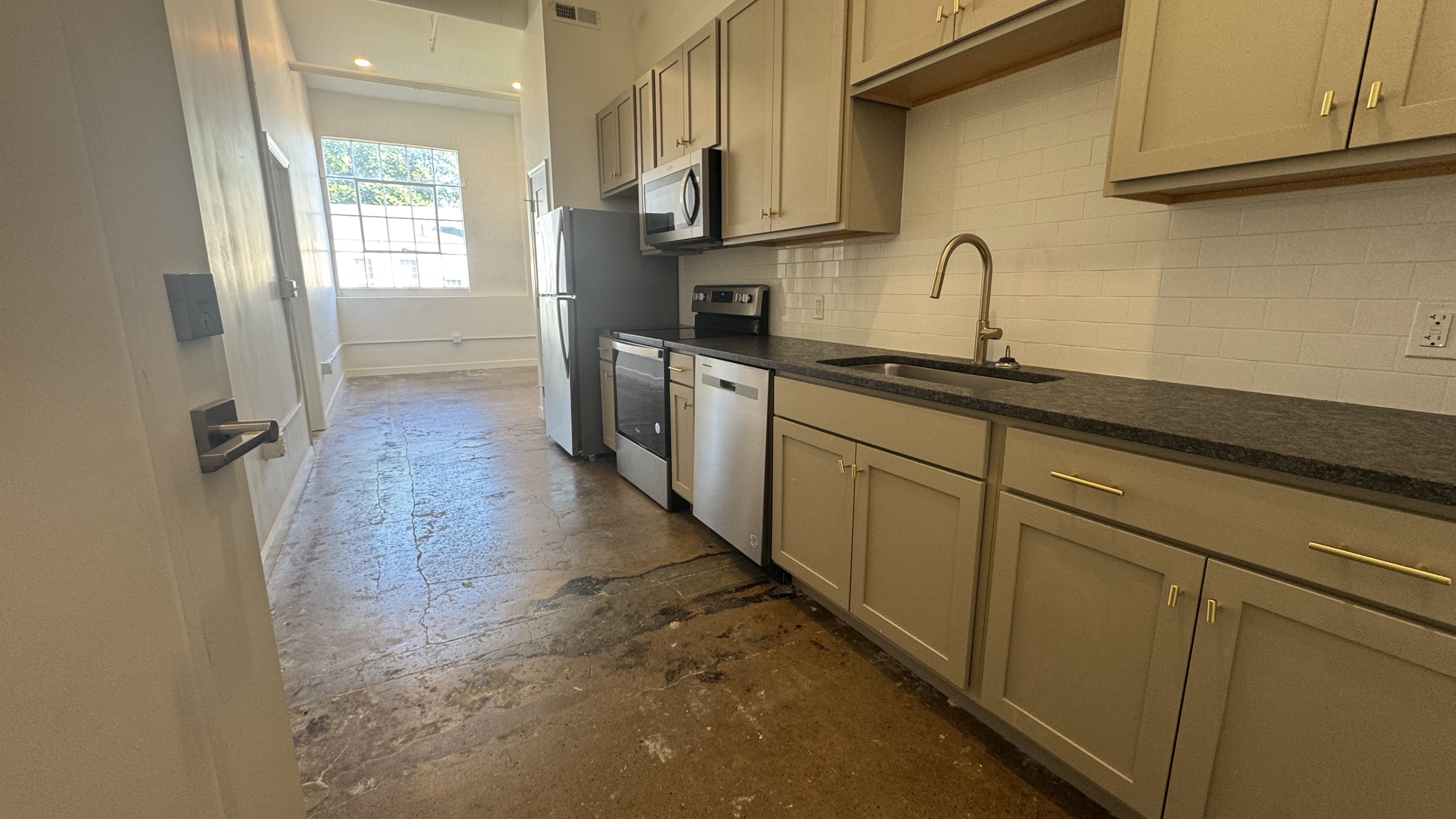 305 6th Street - 305