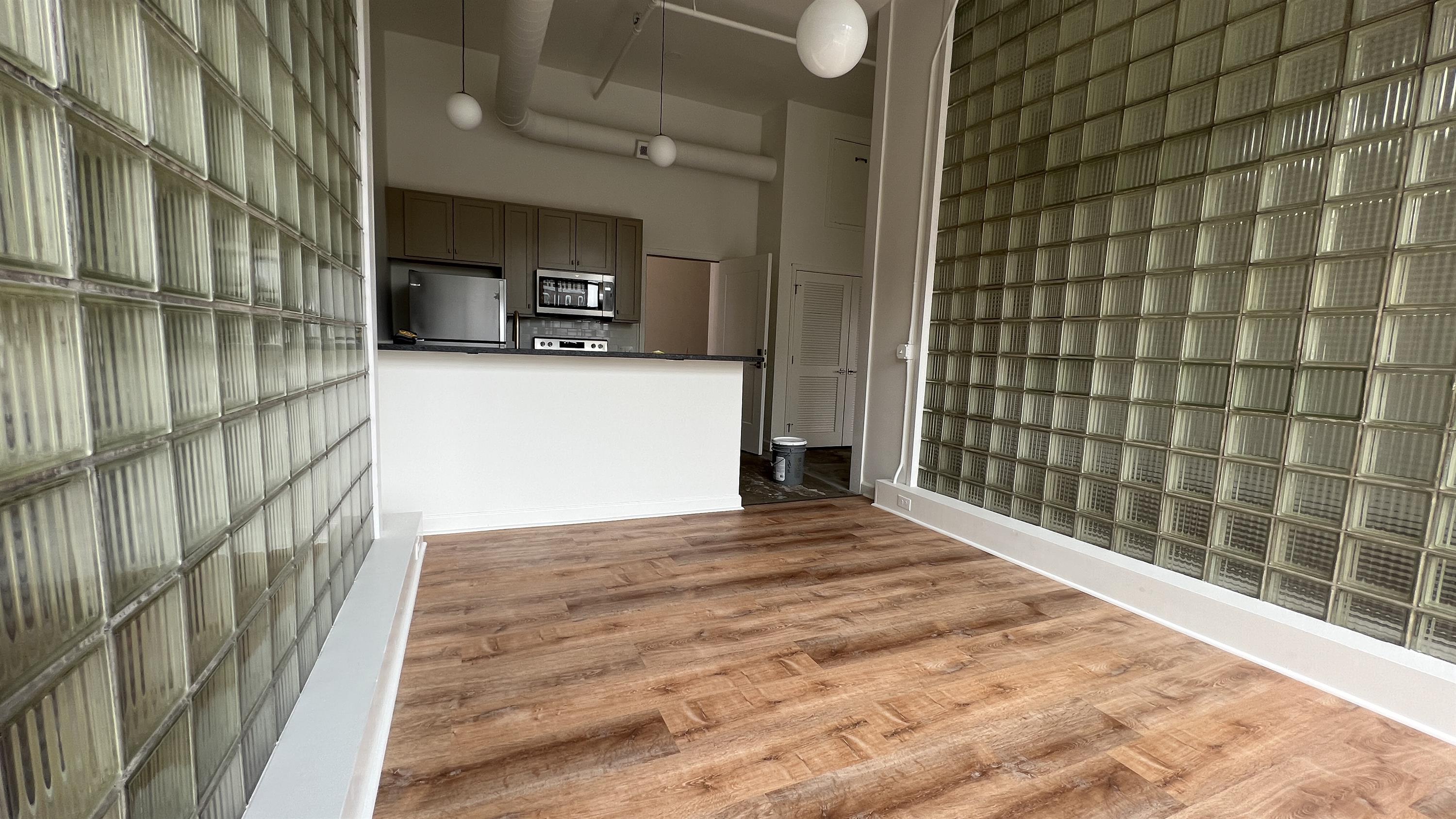 305 6th Street - 302